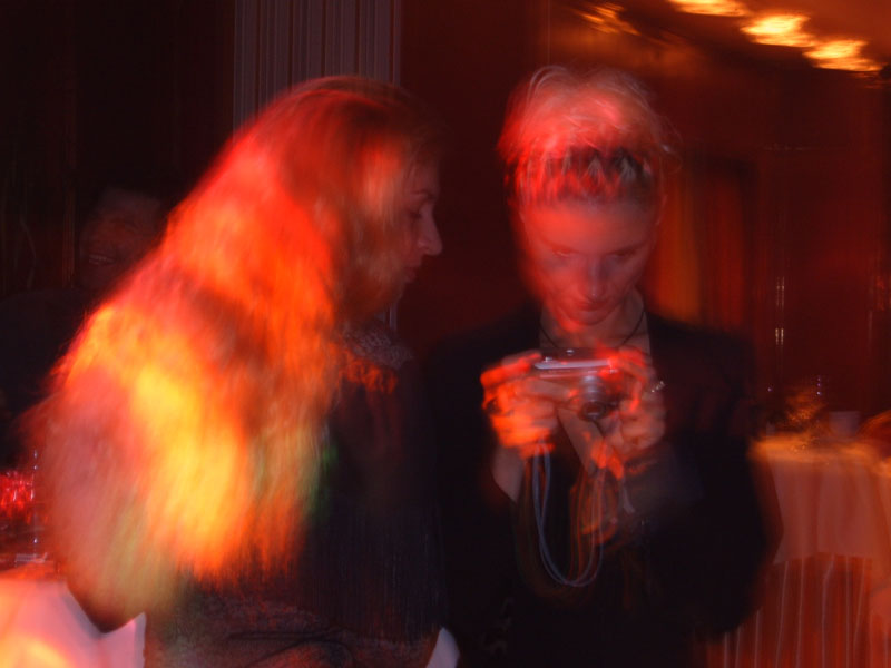2blonde + 1 aparat.JPG